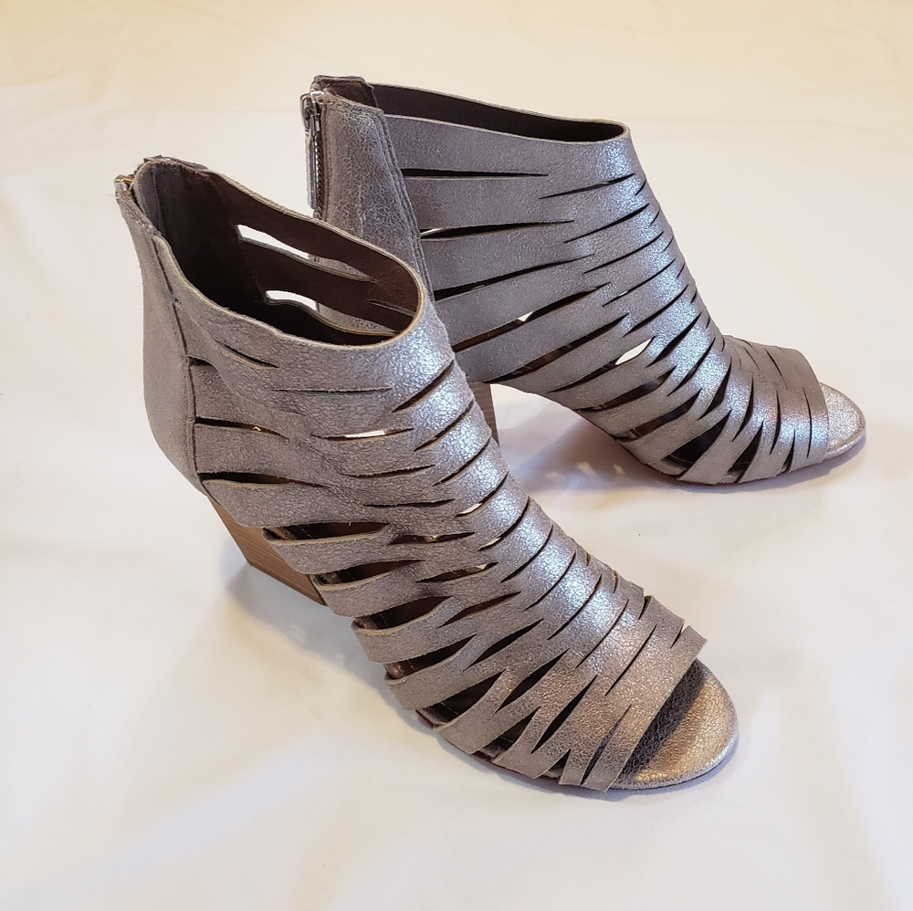 Donald Pliner Sandals